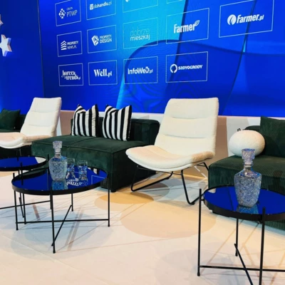 welches-mobiliar-fur-pressekonferenzen-ist-die-richtige-wahl