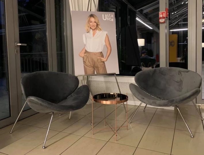 GREY STAGE CHAIR
