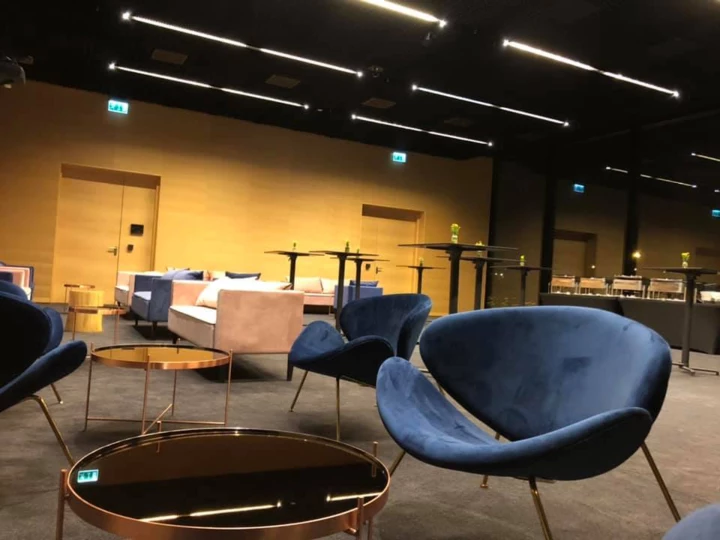 BLUE STAGE CHAIR