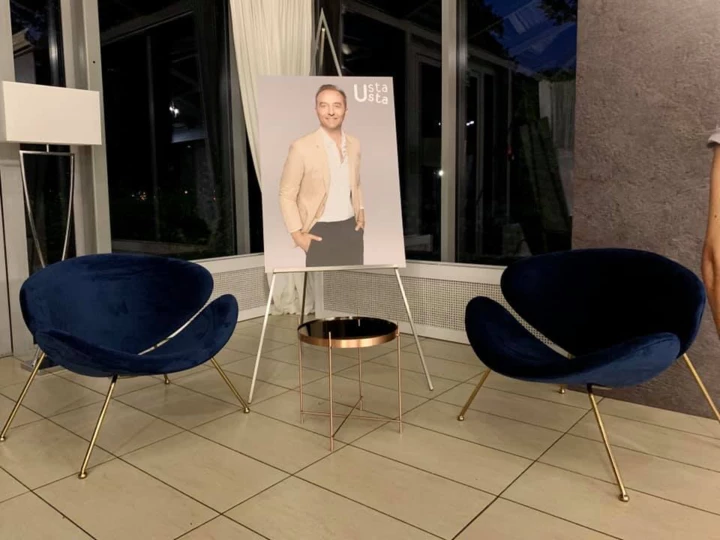 BLUE STAGE CHAIR