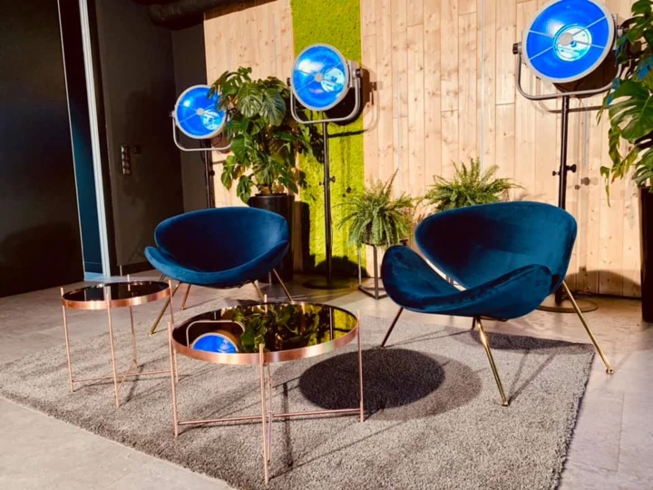 BLUE STAGE CHAIR