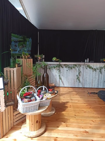 WHITE WOOD BAR B