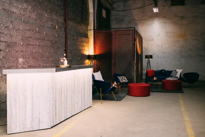 WHITE WOOD BAR A
