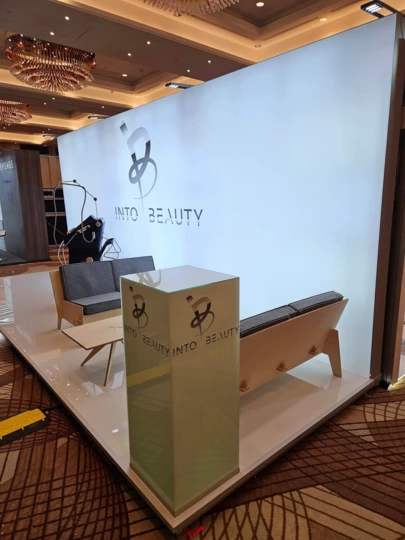 6 x 3m Stand mit Ausleger und Ständer